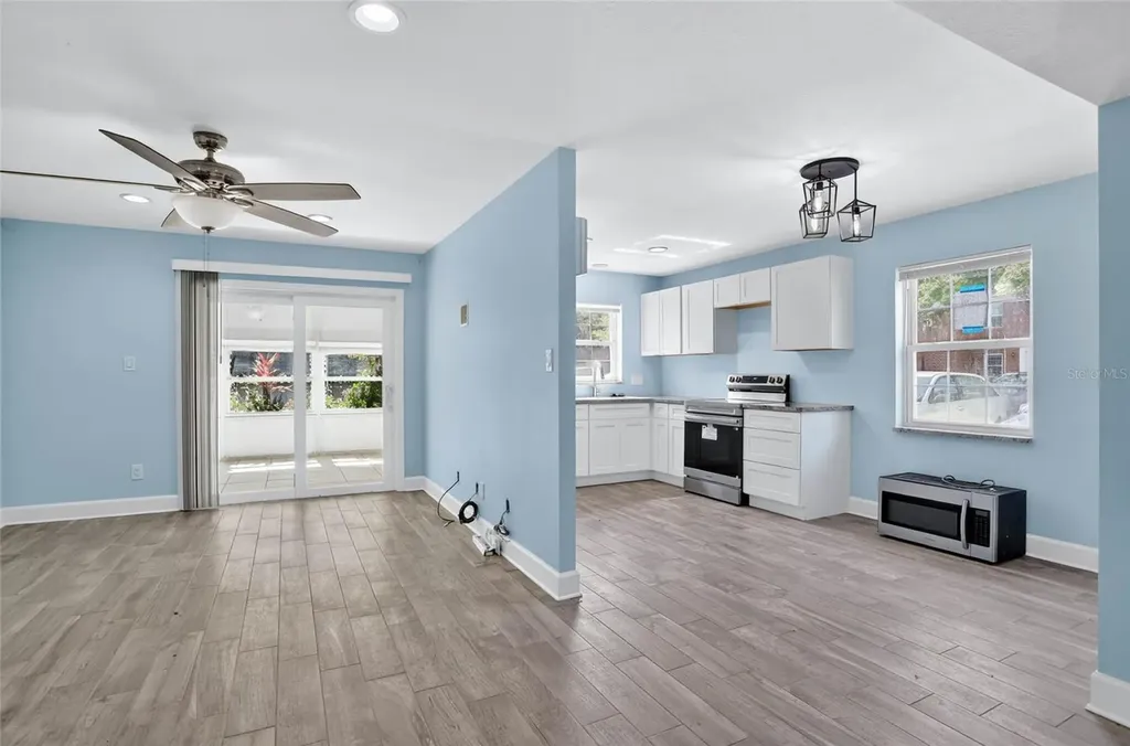 8542 10th Street N St Petersburg FL 33702