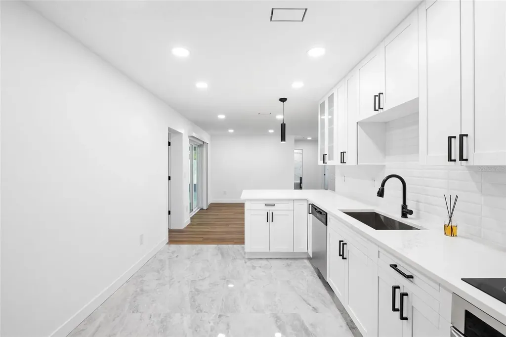 4513 S Hesperides Street Tampa FL 33611