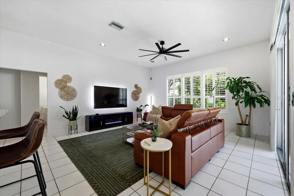 1038 Wideview Avenue Tarpon Springs FL 34689