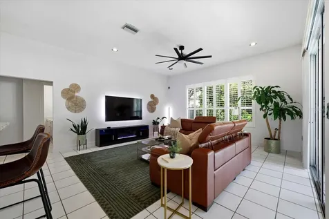 1038 Wideview Avenue Tarpon Springs FL 34689