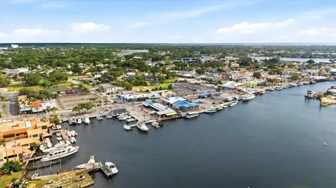 1038 Wideview Avenue Tarpon Springs FL 34689