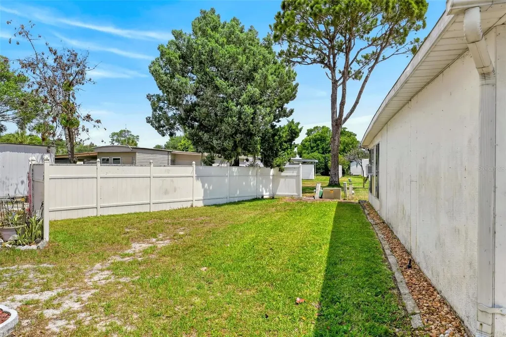 31643 Howard Street Tavares FL 32778