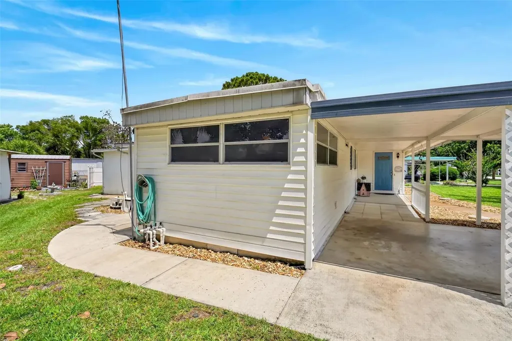 31643 Howard Street Tavares FL 32778