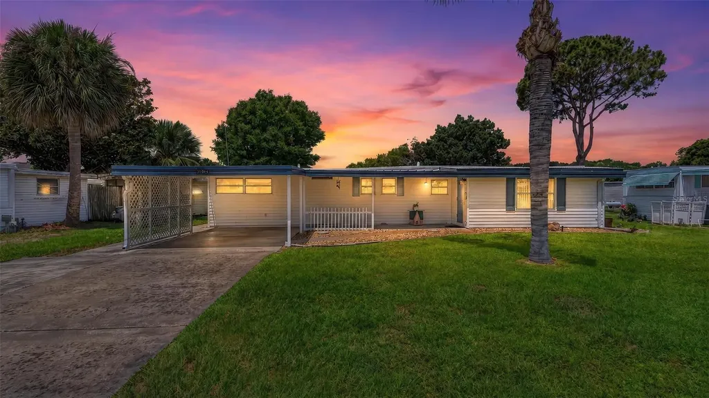 31643 Howard Street Tavares FL 32778