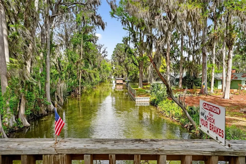 31643 Howard Street Tavares FL 32778