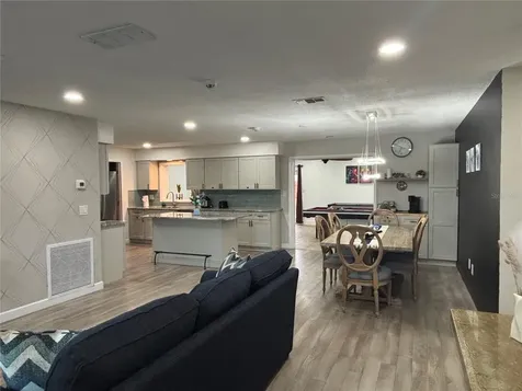 2802 22nd Avenue W Bradenton FL 34205