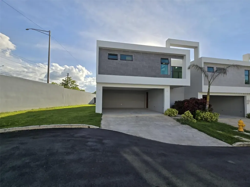 Pr 177 Ave Lomas Verdes The Villas At Rio / Bo Juan Sanchez Bayamon PR 00956
