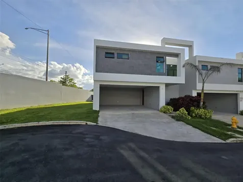 Pr 177 Ave Lomas Verdes The Villas At Rio / Bo Juan Sanchez Bayamon PR 00956