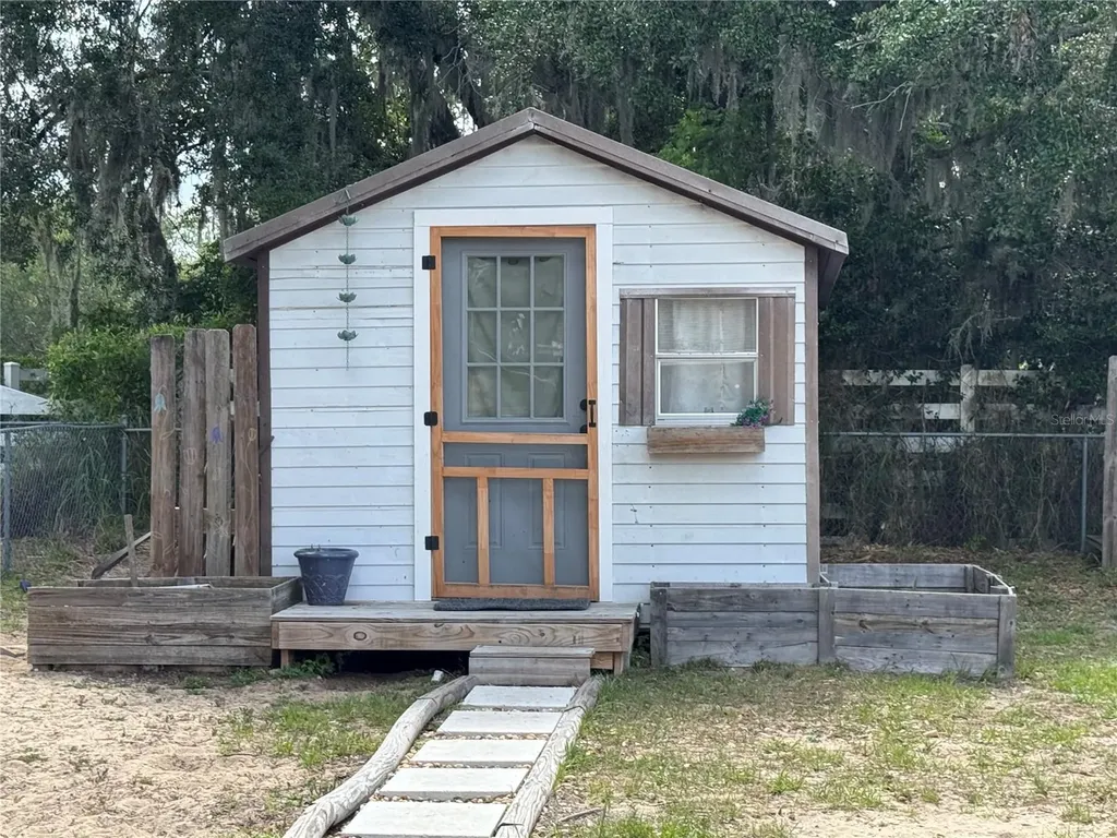 580 Fern Avenue Tavares FL 32778