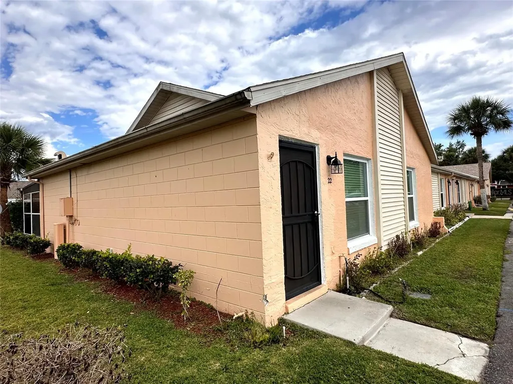 22 W Country Cove Way Kissimmee FL 34743