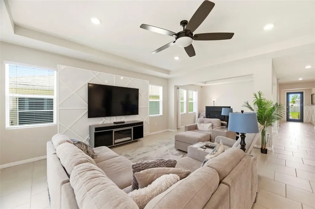10403 Laxer Cay Loop San Antonio FL 33576