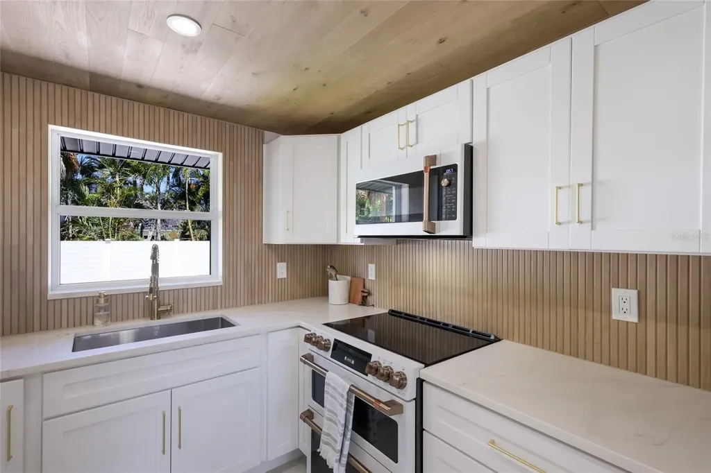 214 85th Street Holmes Beach FL 34217