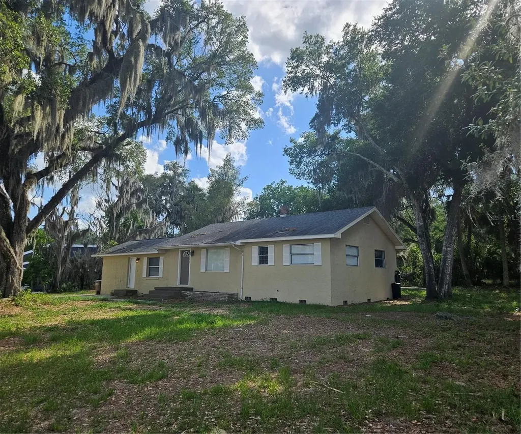 7237 Hillcrest Street Leesburg FL 34748