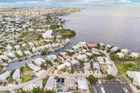 262 S Harbor Drive Holmes Beach FL 34217
