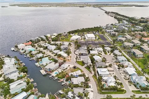 262 S Harbor Drive Holmes Beach FL 34217