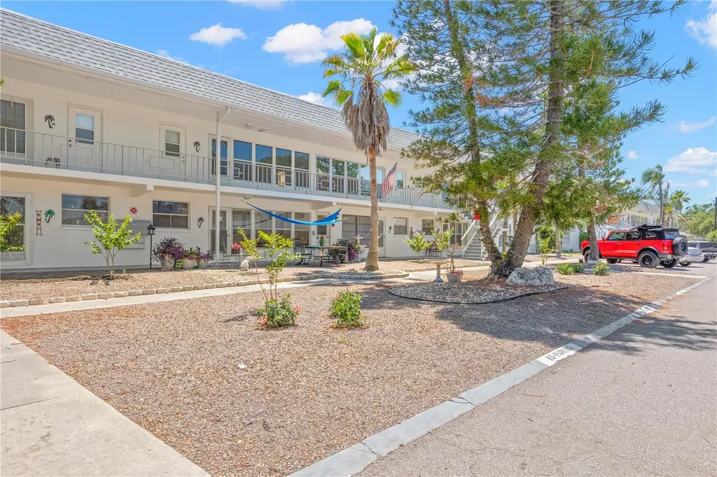1221 Drew Street Clearwater FL 33755