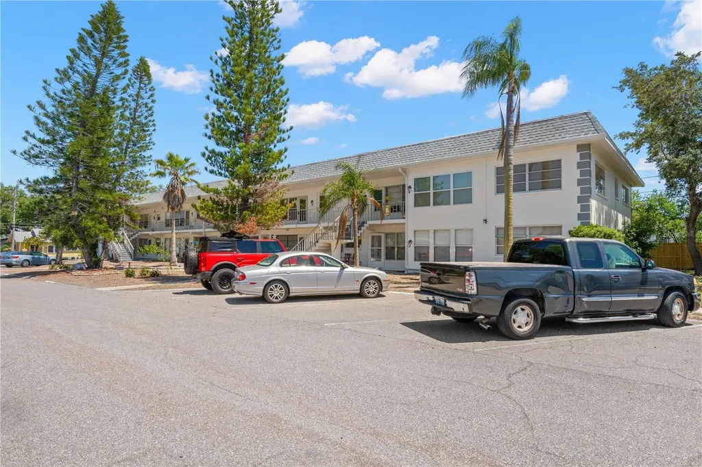 1221 Drew Street Clearwater FL 33755