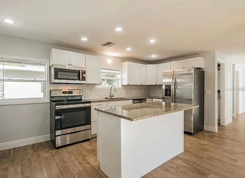 313 24th Avenue E Bradenton FL 34208