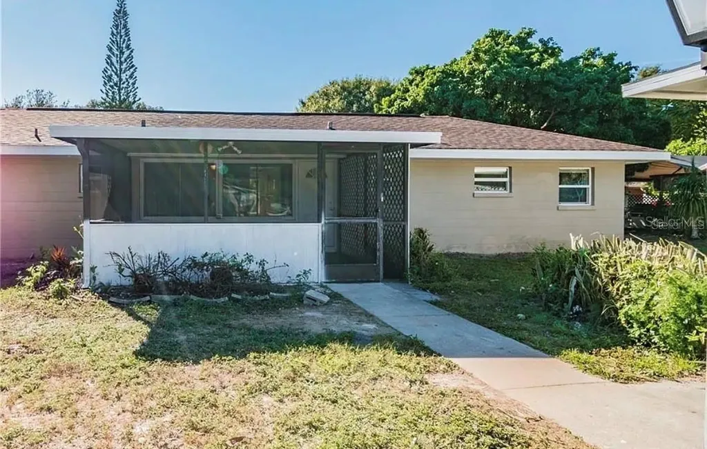 313 24th Avenue E Bradenton FL 34208