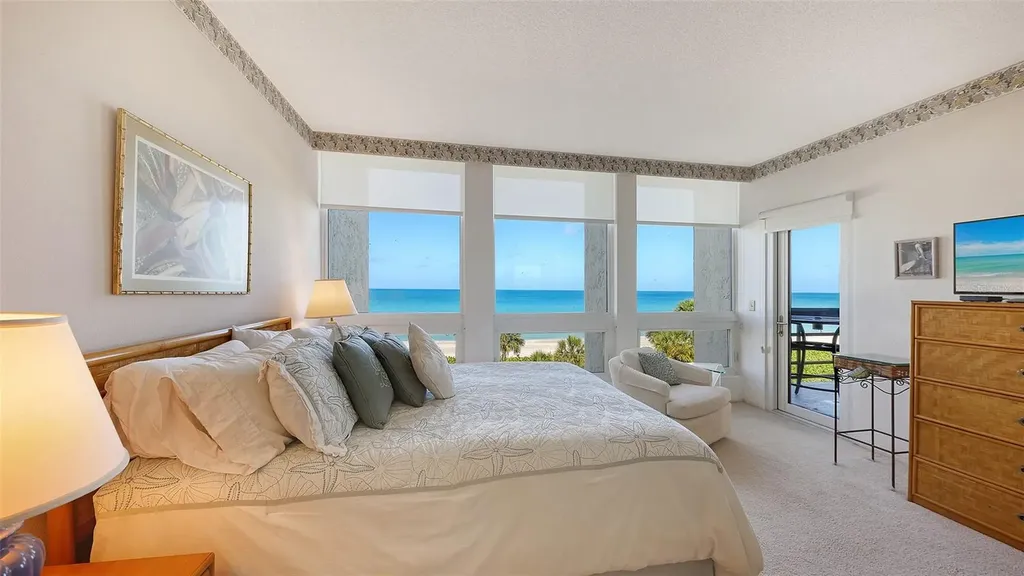 1045 Gulf Of Mexico Drive Longboat Key FL 34228