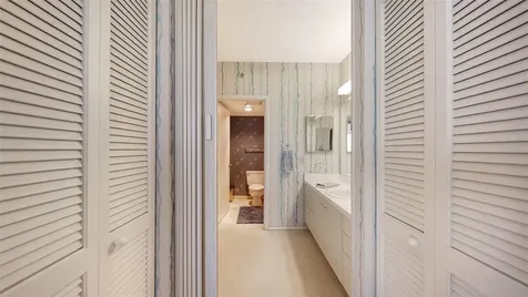 1045 Gulf Of Mexico Drive Longboat Key FL 34228