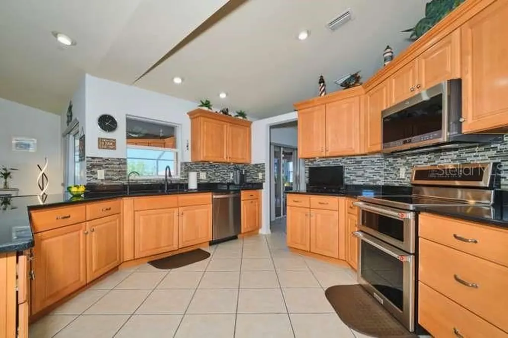 844 NE 6th Avenue Cape Coral FL 33909