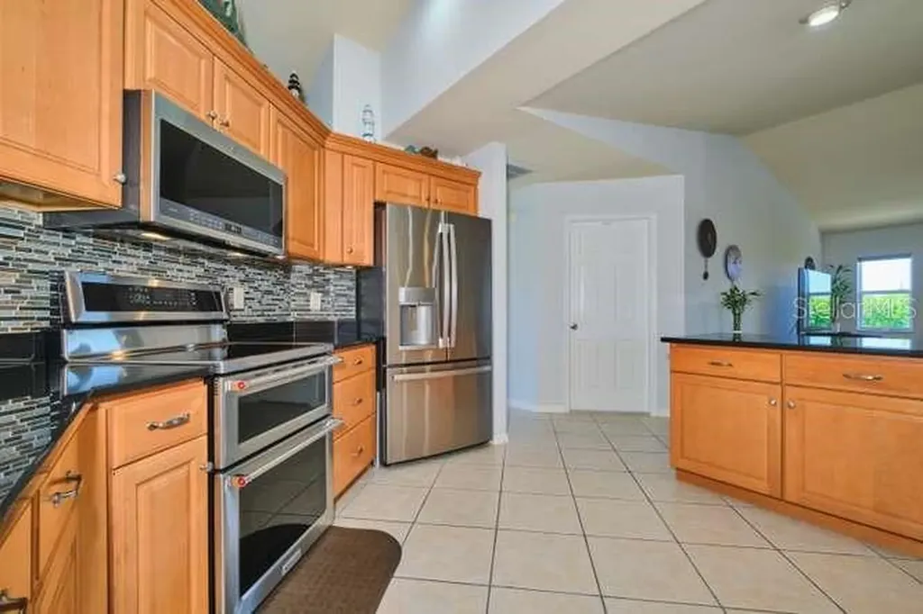 844 NE 6th Avenue Cape Coral FL 33909