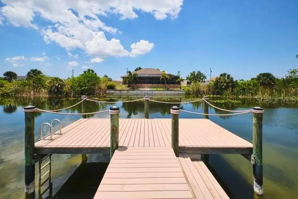 844 NE 6th Avenue Cape Coral FL 33909