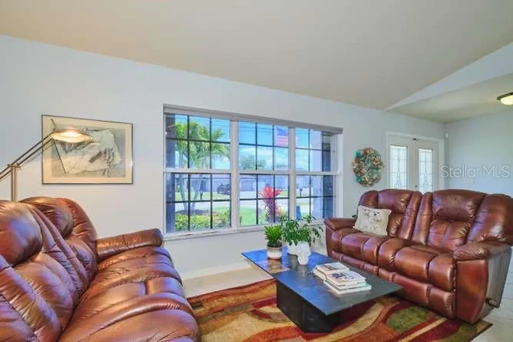 844 NE 6th Avenue Cape Coral FL 33909