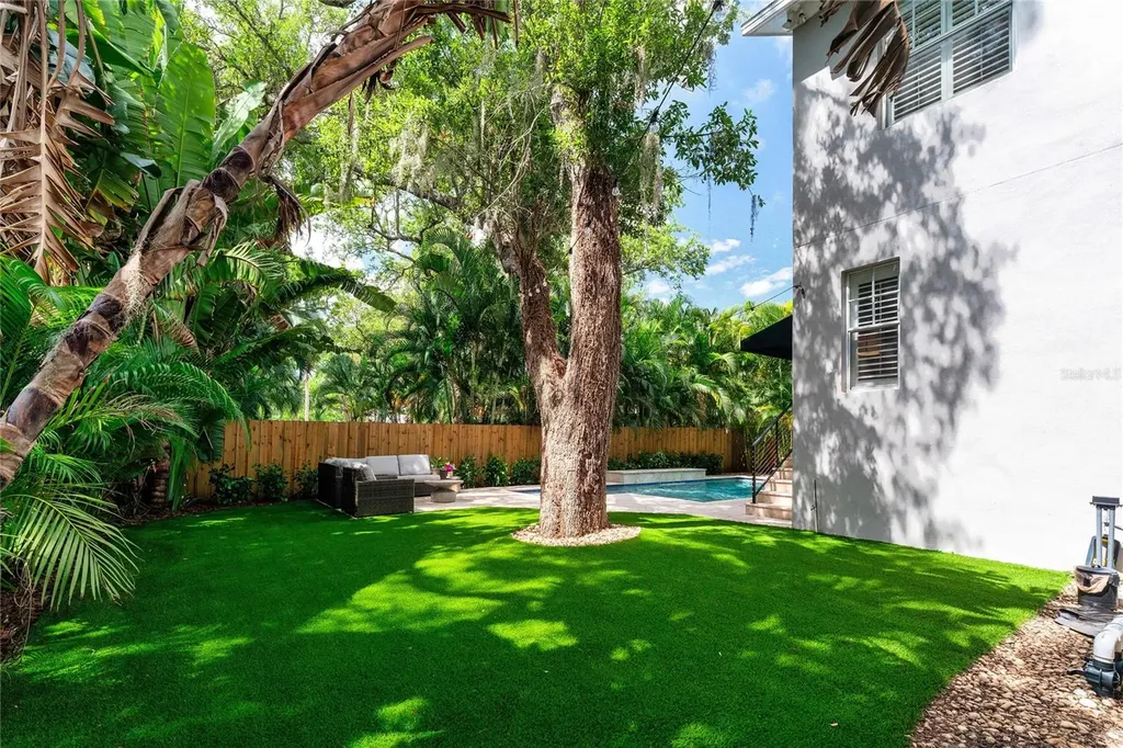 2612 W Wyoming Avenue Tampa FL 33611