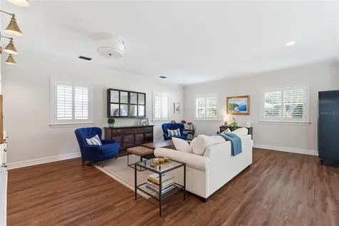 2612 W Wyoming Avenue Tampa FL 33611