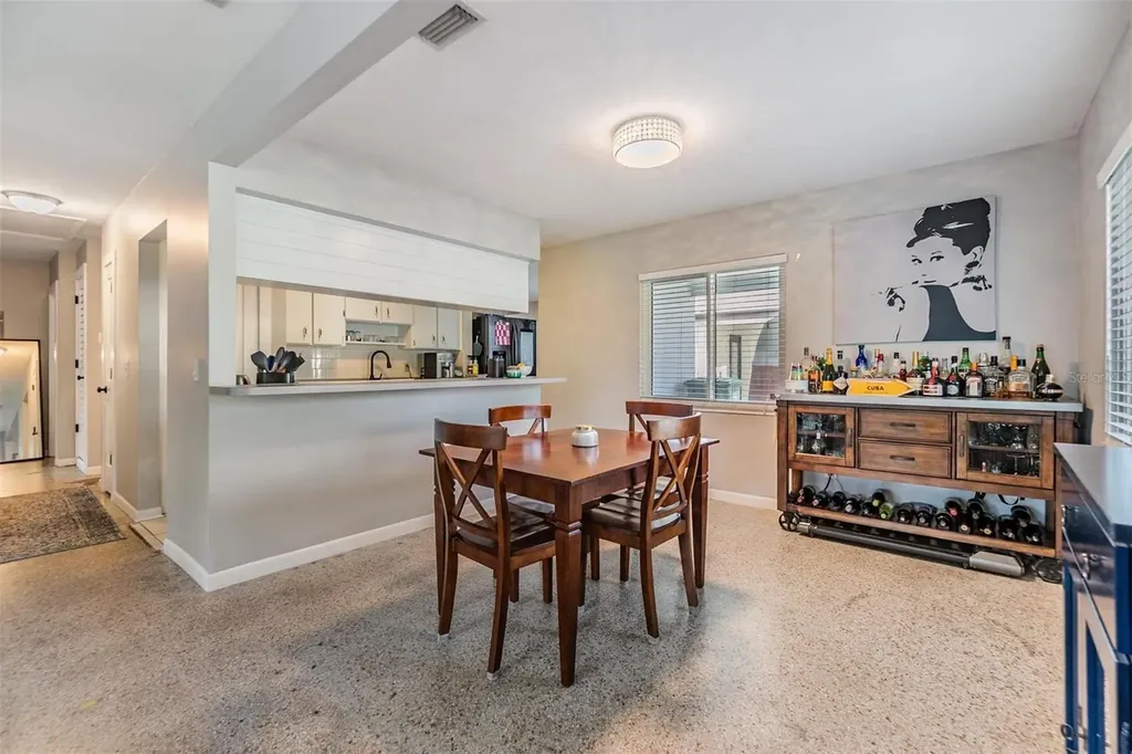 2808 W Lake Avenue Tampa FL 33607