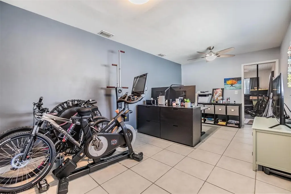 2808 W Lake Avenue Tampa FL 33607