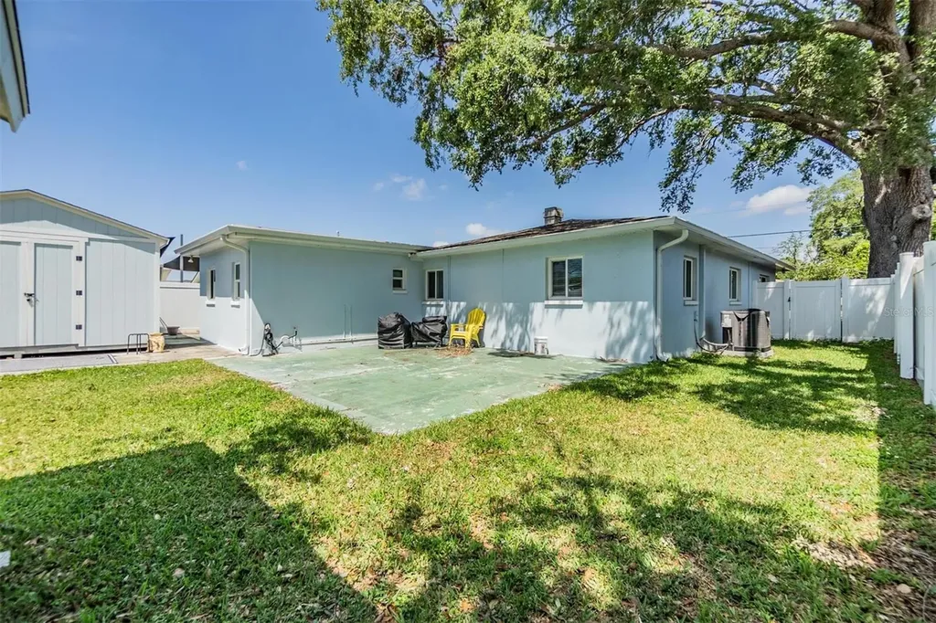 2808 W Lake Avenue Tampa FL 33607