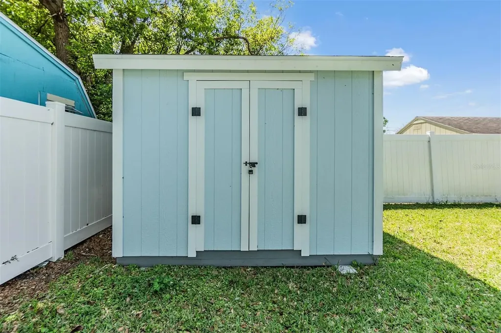 2808 W Lake Avenue Tampa FL 33607