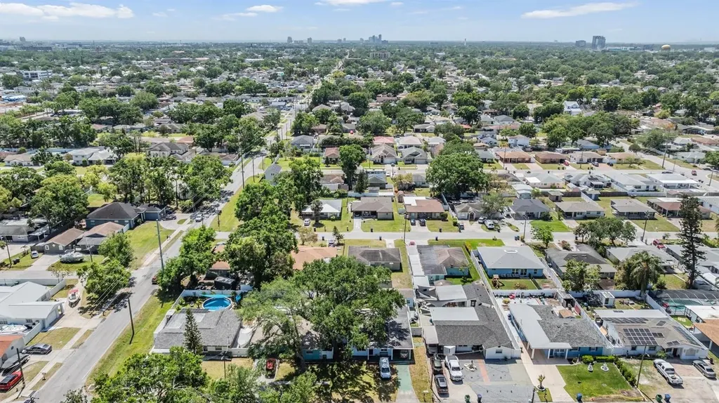 2808 W Lake Avenue Tampa FL 33607