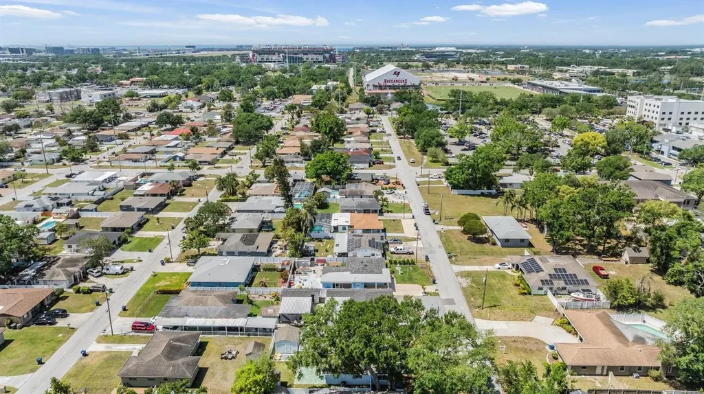 2808 W Lake Avenue Tampa FL 33607
