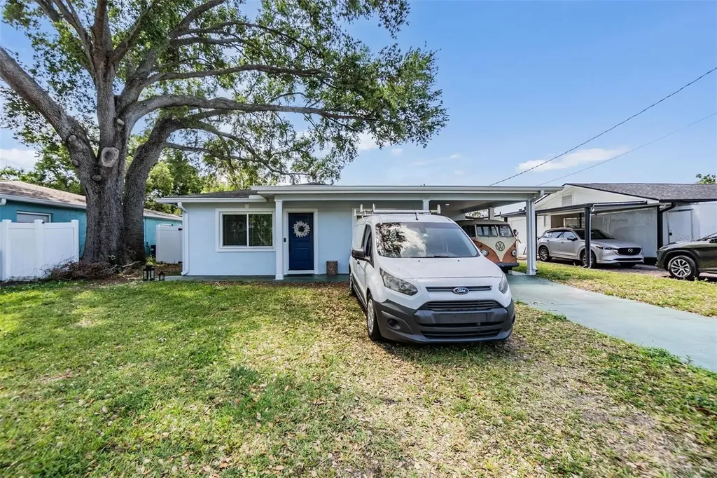 2808 W Lake Avenue Tampa FL 33607