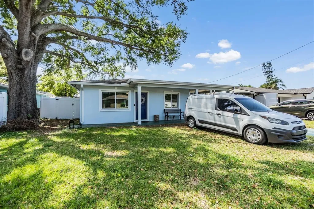 2808 W Lake Avenue Tampa FL 33607