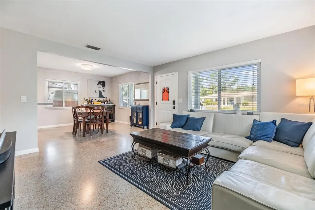 2808 W Lake Avenue Tampa FL 33607