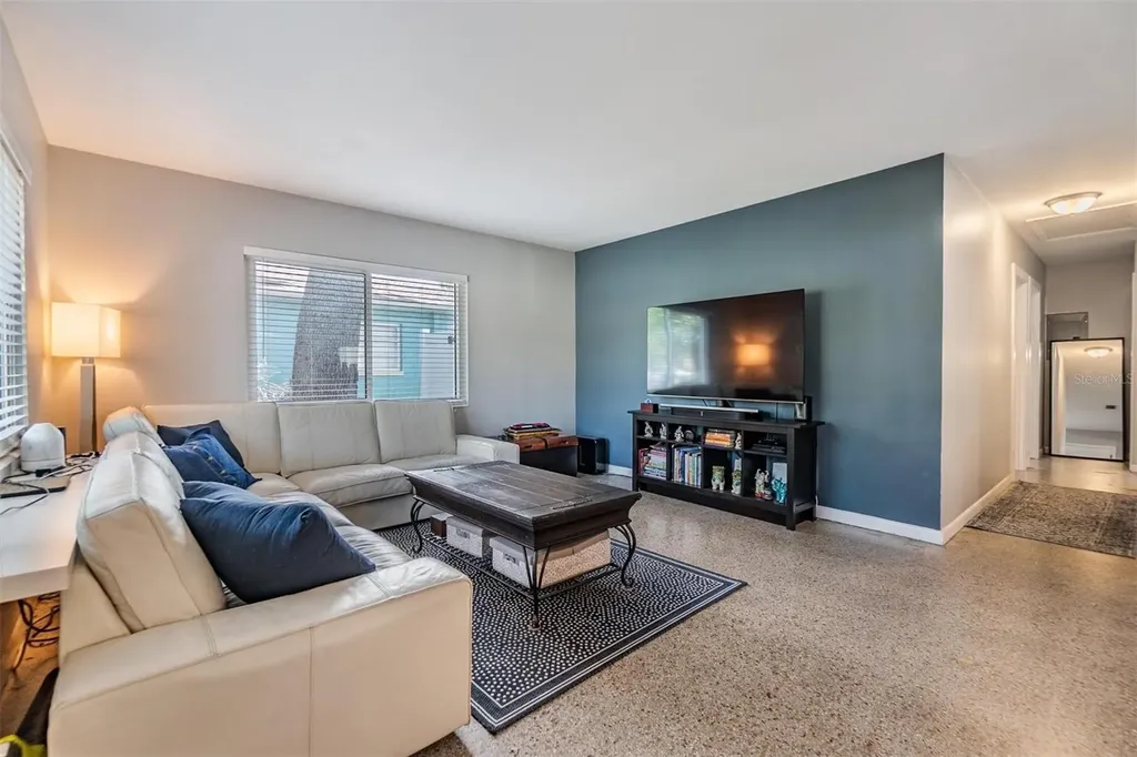 2808 W Lake Avenue Tampa FL 33607