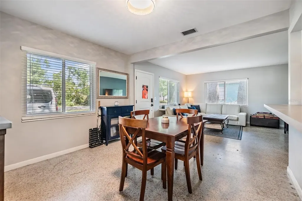 2808 W Lake Avenue Tampa FL 33607