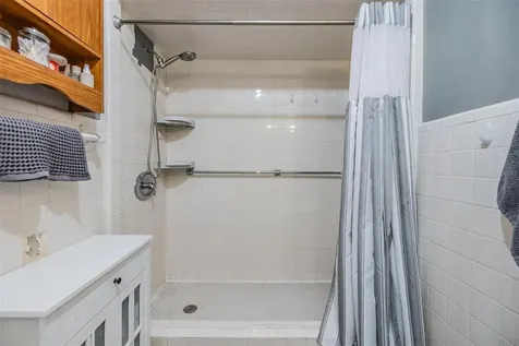 2808 W Lake Avenue Tampa FL 33607