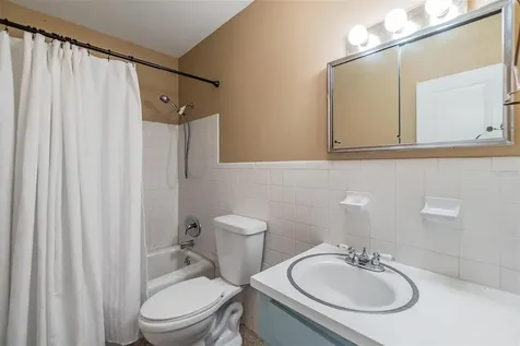 2808 W Lake Avenue Tampa FL 33607