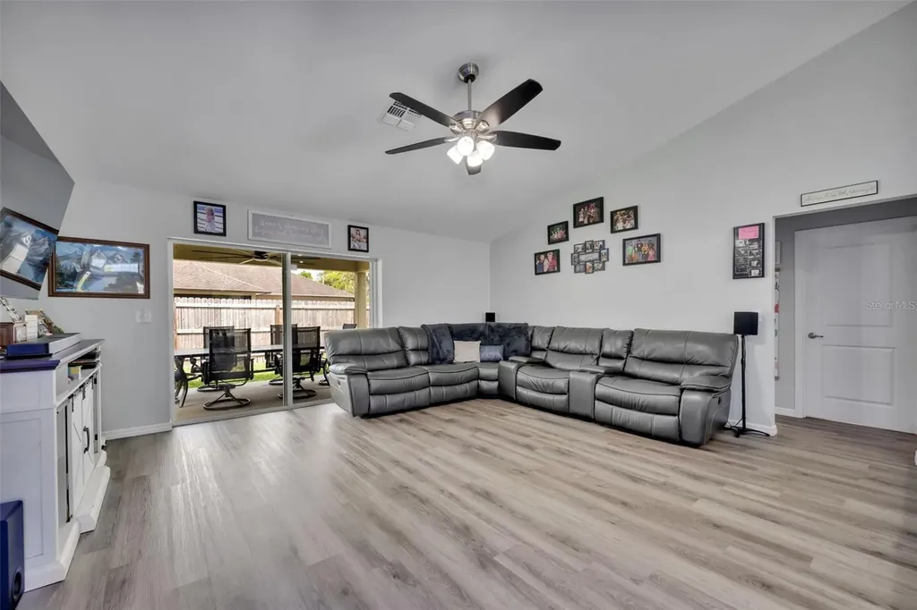 40610 E Fourth Avenue Umatilla FL 32784