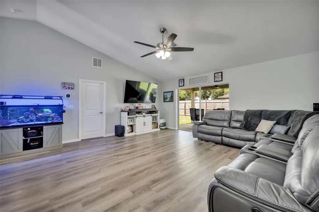 40610 E Fourth Avenue Umatilla FL 32784