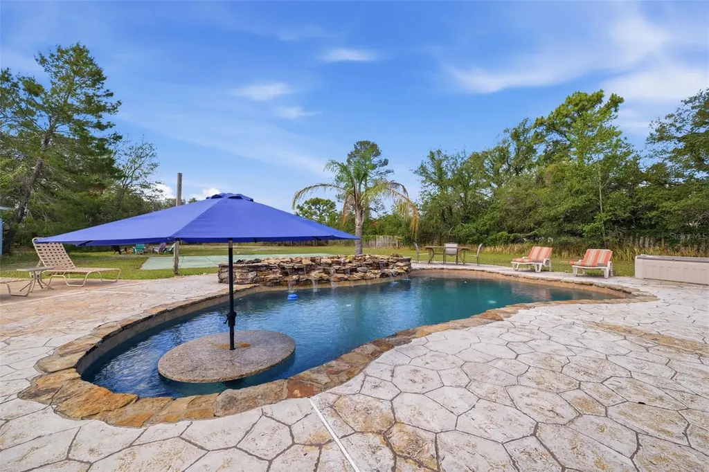 10260 Caracara Avenue Weeki Wachee FL 34613