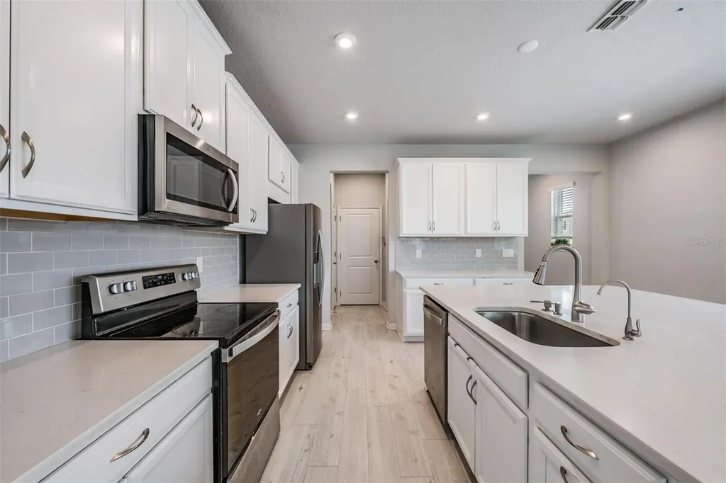 19153 Elsimont Isle Lutz FL 33558