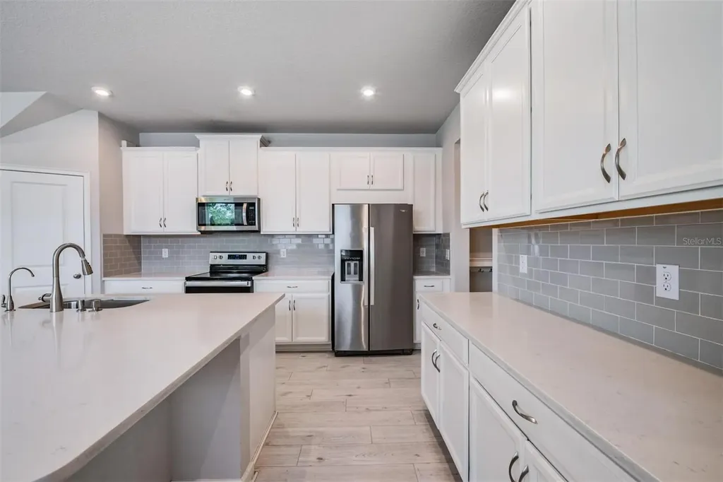 19153 Elsimont Isle Lutz FL 33558