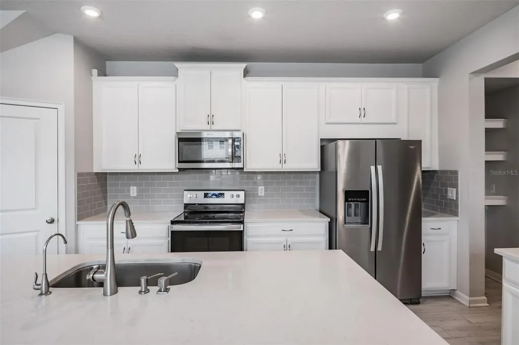 19153 Elsimont Isle Lutz FL 33558